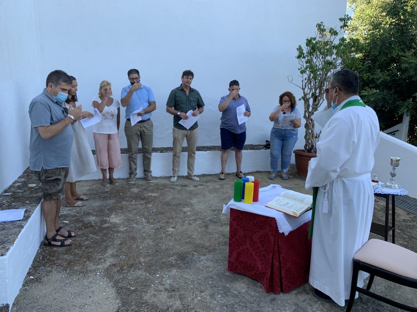 Eucaristía presidida por el misionero Javeriano, Rolando