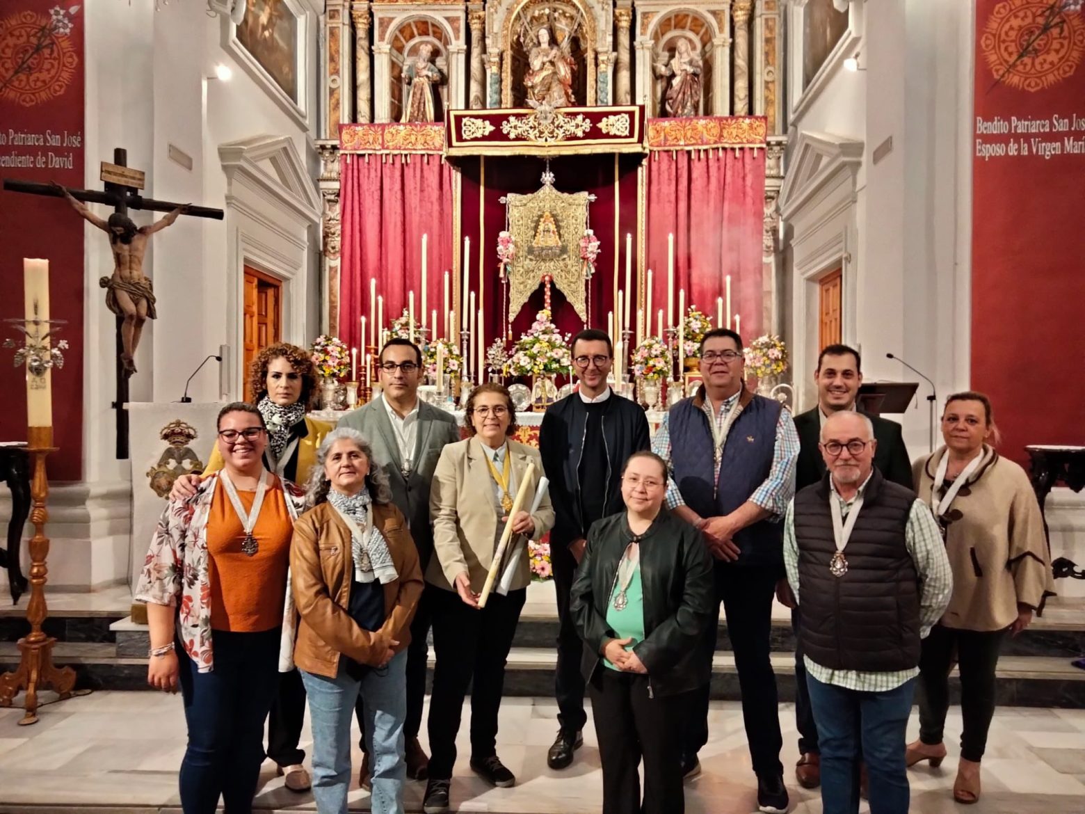 Junta de Gobierno de la Hermandad de Ntra. Sra. del Rocío junto al delegado de misiones de Cádiz y Ceuta